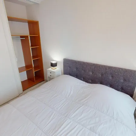 Apartment 2p Climatise En Centre-ville Avec Terrasse Et Parking Prive - Fr-1-196-336 Menton